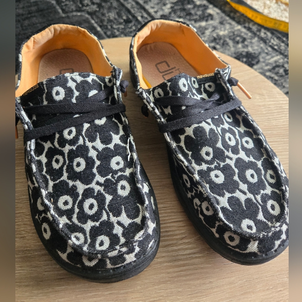 Hey Dude- women's 6, Fits 6.5